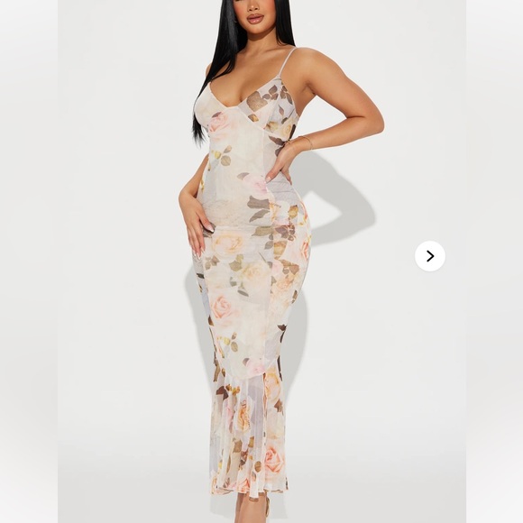 Dresses & Skirts - Floral Maxi Dress